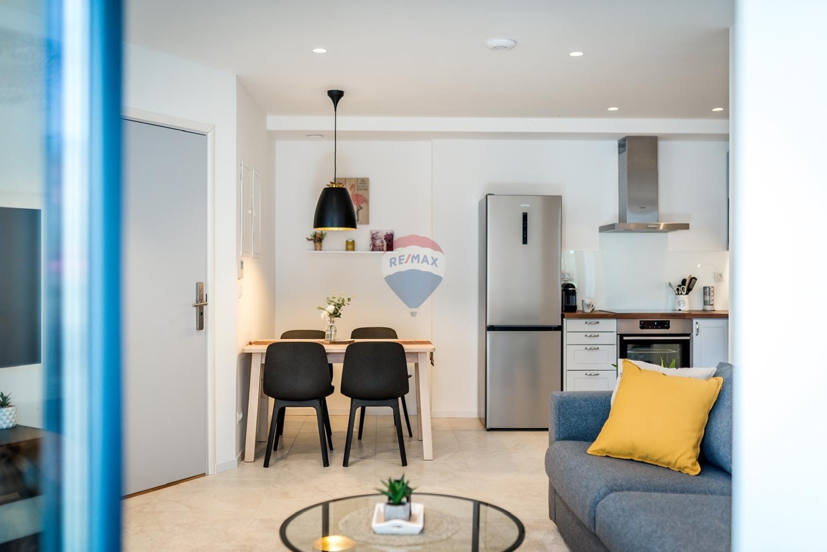 Apartmajska hiša s poslovnimi prostori v središču Šibenika – odlična naložbena priložnost!