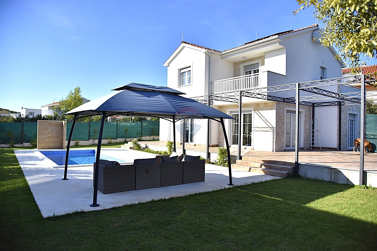 Hiša Tribunj, 137m2