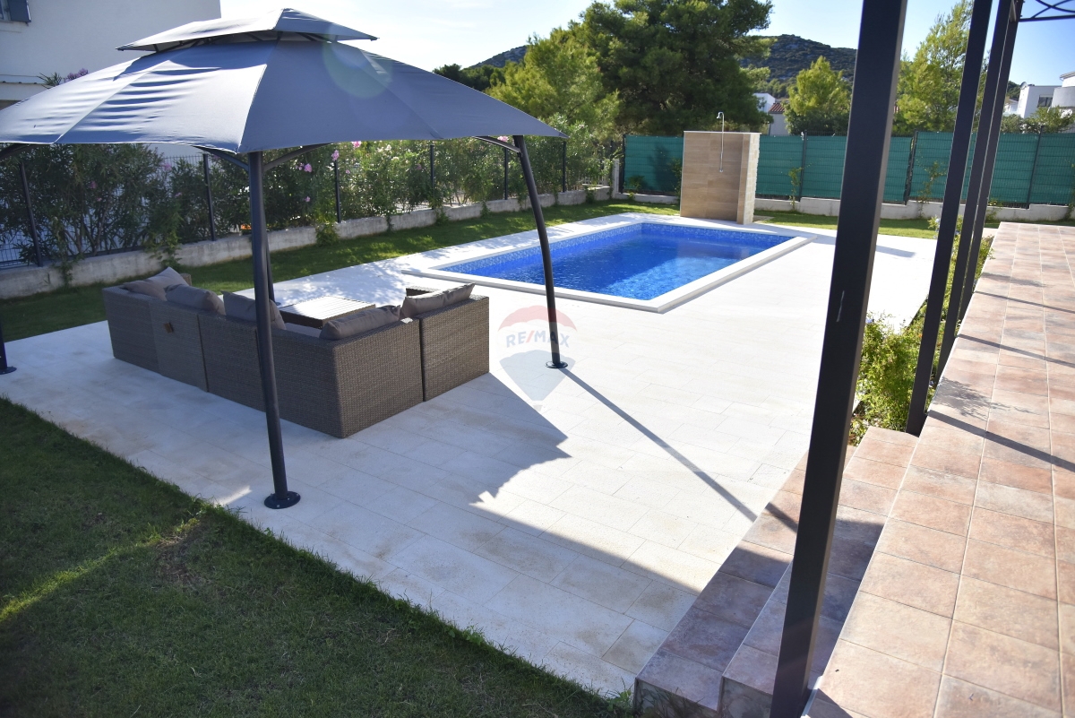 Hiša Tribunj, 137m2