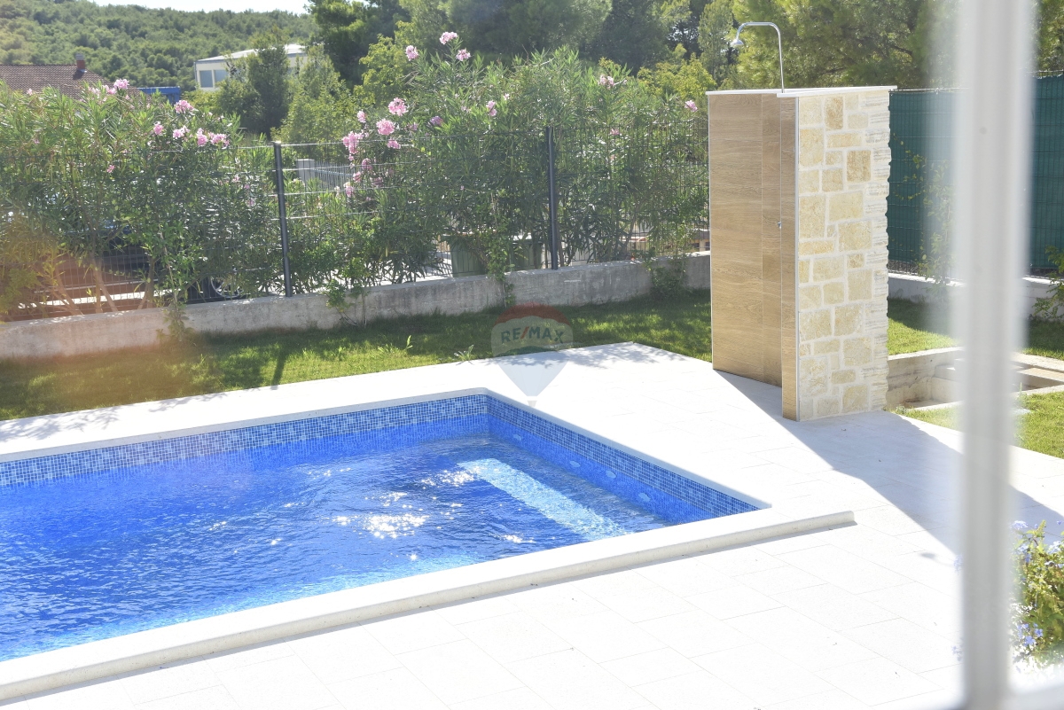 Hiša Tribunj, 137m2