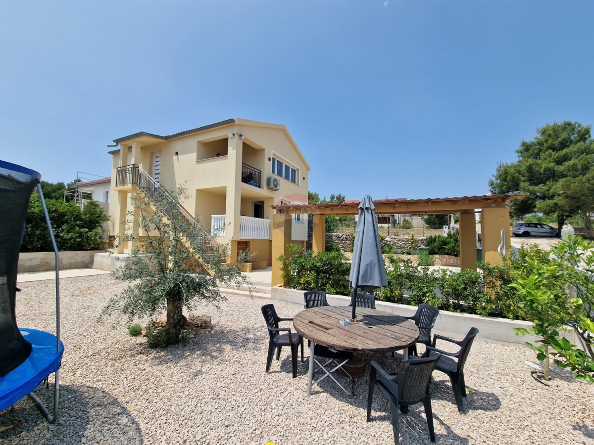 Hiša Brodarica, Šibenik - Okolica, 120m2