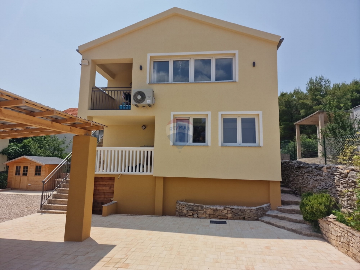 Hiša Brodarica, Šibenik - Okolica, 120m2