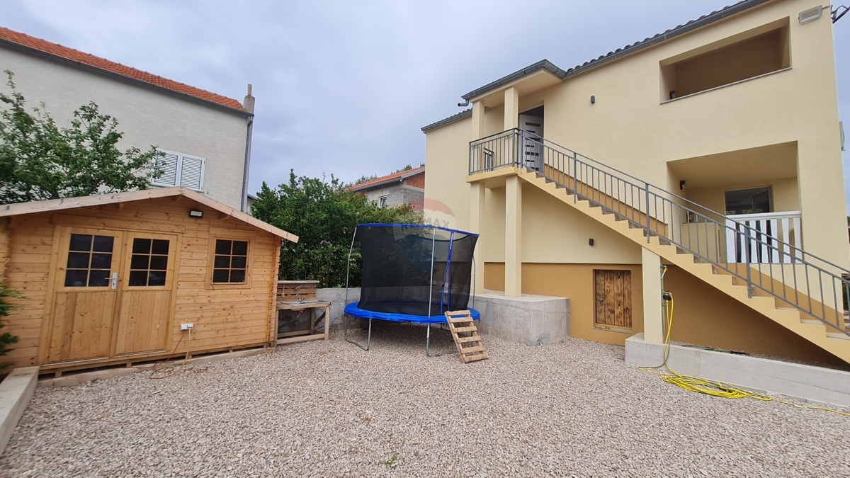 Hiša Brodarica, Šibenik - Okolica, 120m2
