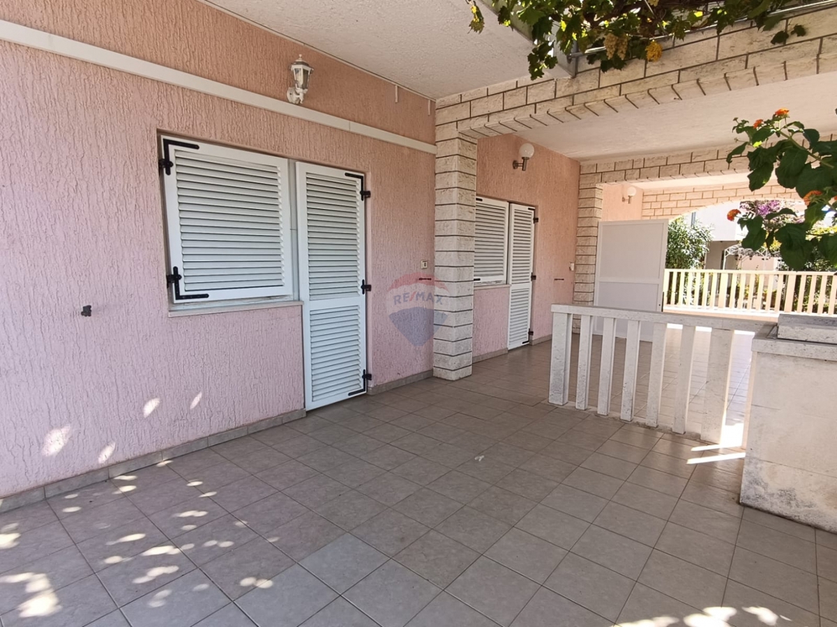 Hiša Brodarica, Šibenik - Okolica, 340m2