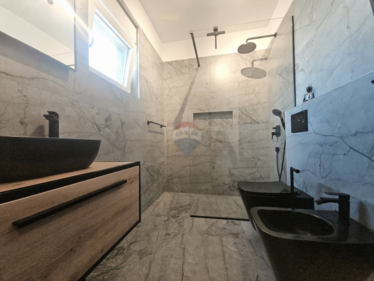 Stanovanje / Apartma Brodarica, Šibenik - Okolica, 135,28m2