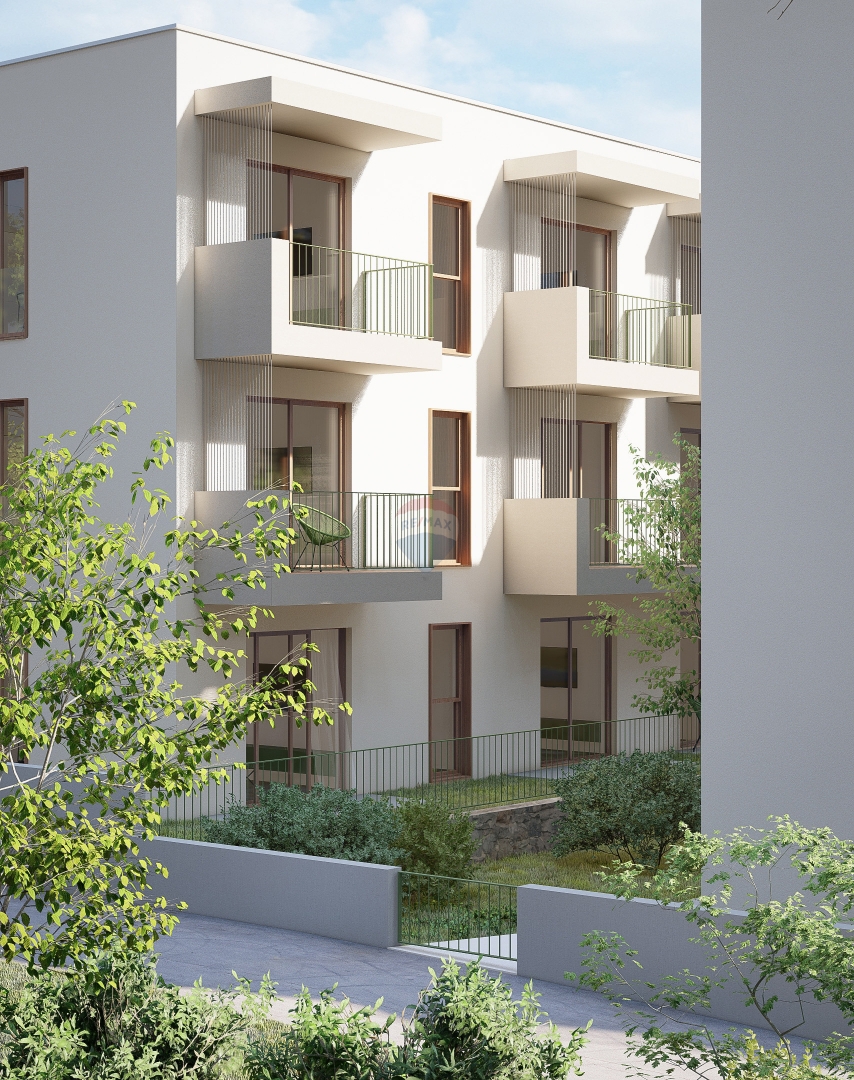 Dvosobno stanovanje z dvoriščem 53,7 m2, Rogoznica