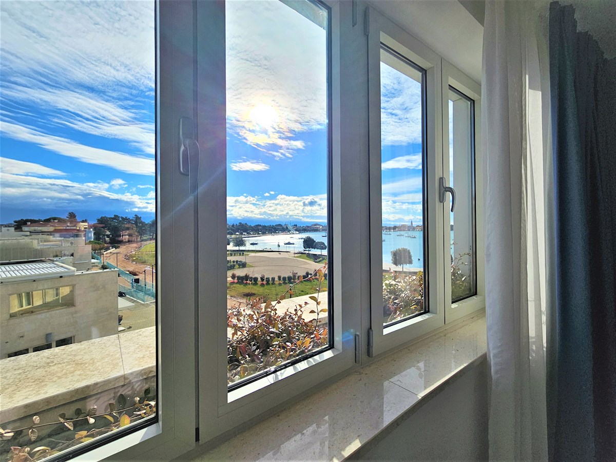 Luksuzne Nepremičnine Istra, prodajam stanovanje prvi red do morja, Umag