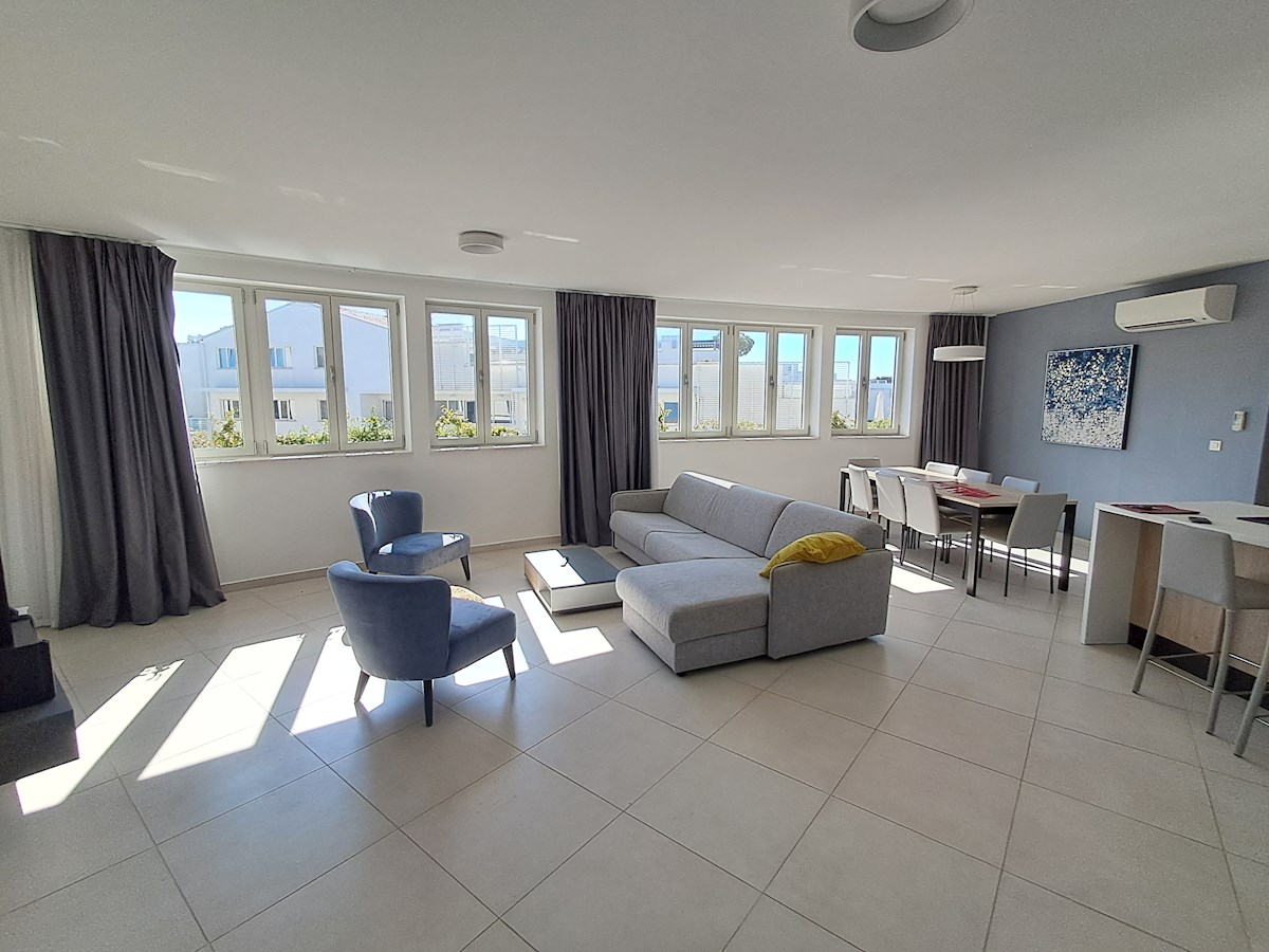 Luksuzne Nepremičnine Istra, prodajam stanovanje prvi red do morja, Umag