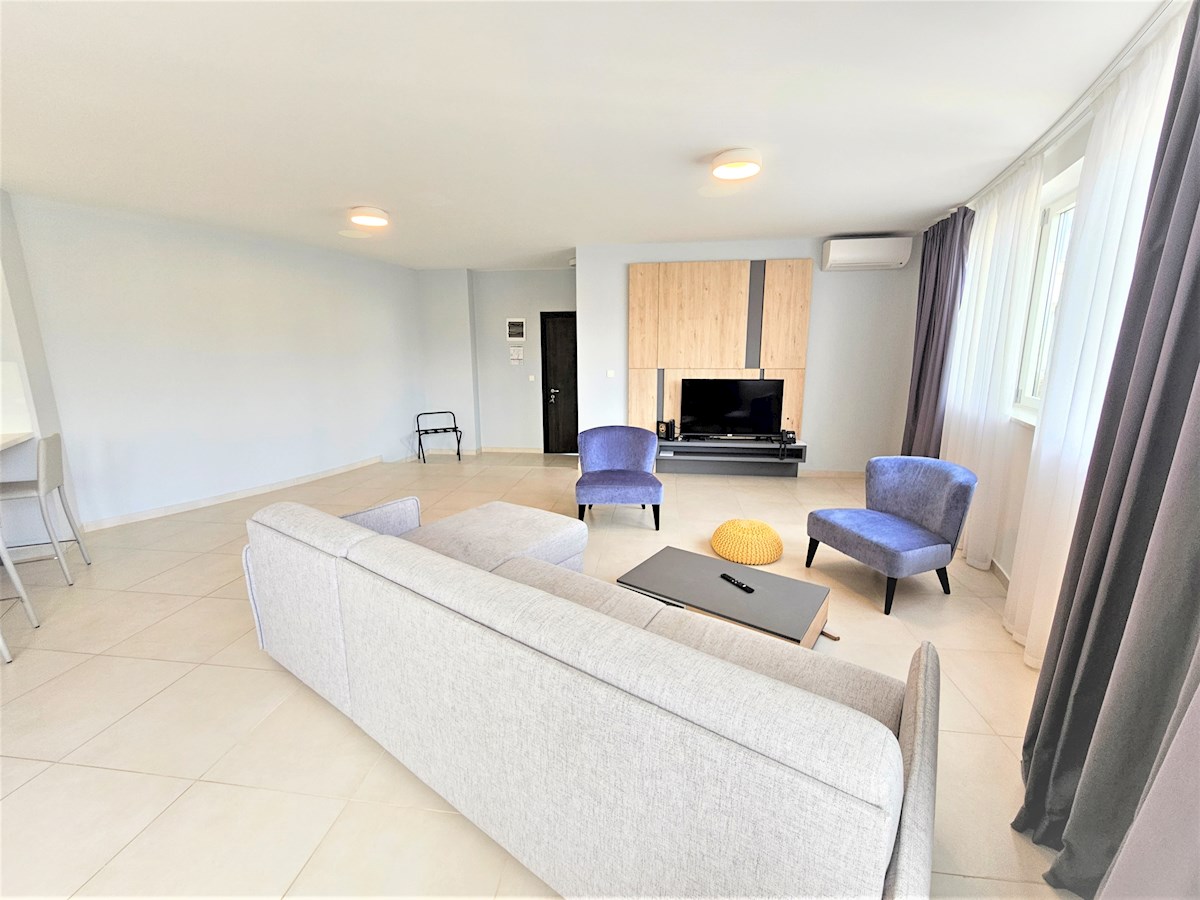 Luksuzne Nepremičnine Istra, prodajam stanovanje prvi red do morja, Umag