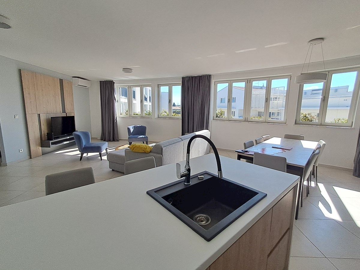 Luksuzne Nepremičnine Istra, prodajam stanovanje prvi red do morja, Umag