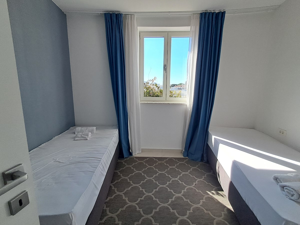 Luksuzne Nepremičnine Istra, prodajam stanovanje prvi red do morja, Umag