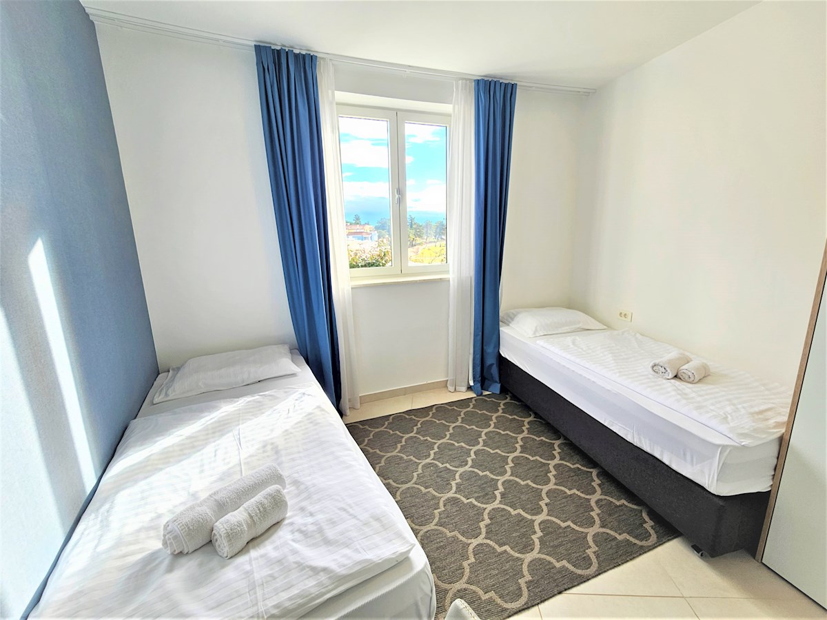 Luksuzne Nepremičnine Istra, prodajam stanovanje prvi red do morja, Umag