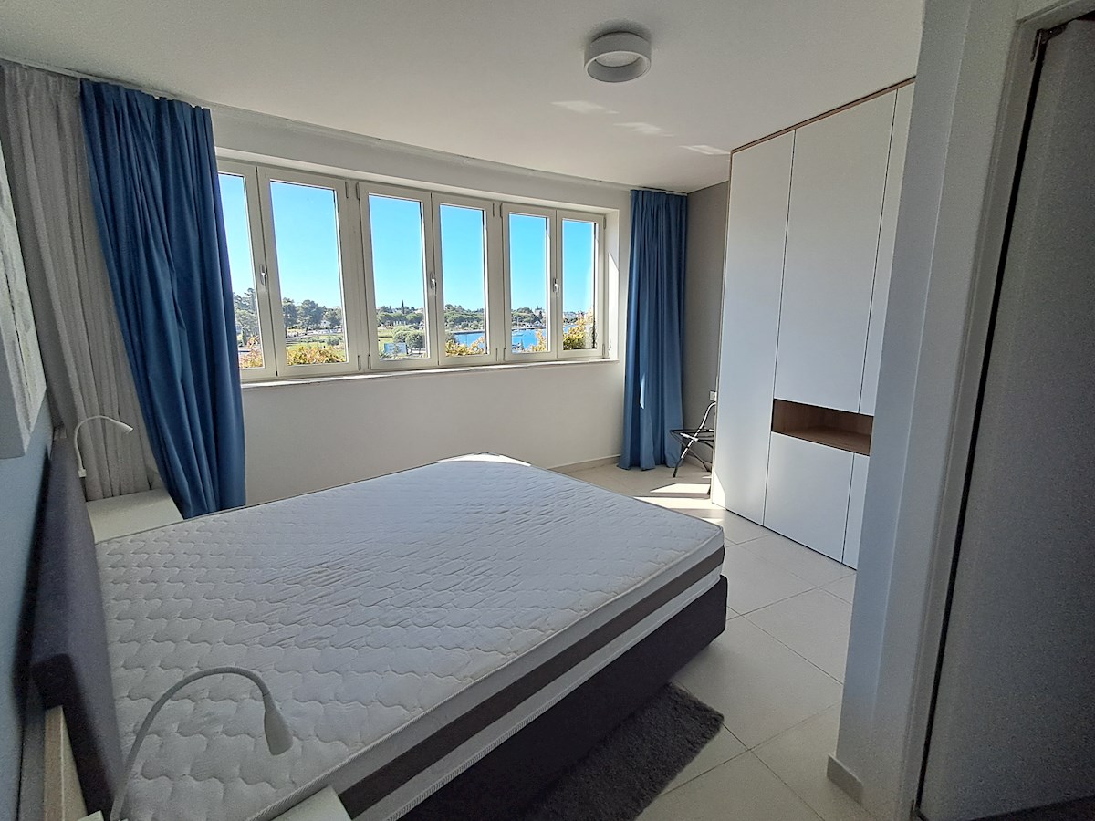 Luksuzne Nepremičnine Istra, prodajam stanovanje prvi red do morja, Umag