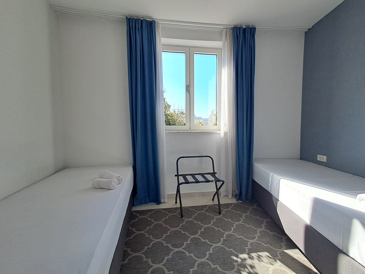 Luksuzne Nepremičnine Istra, prodajam stanovanje prvi red do morja, Umag