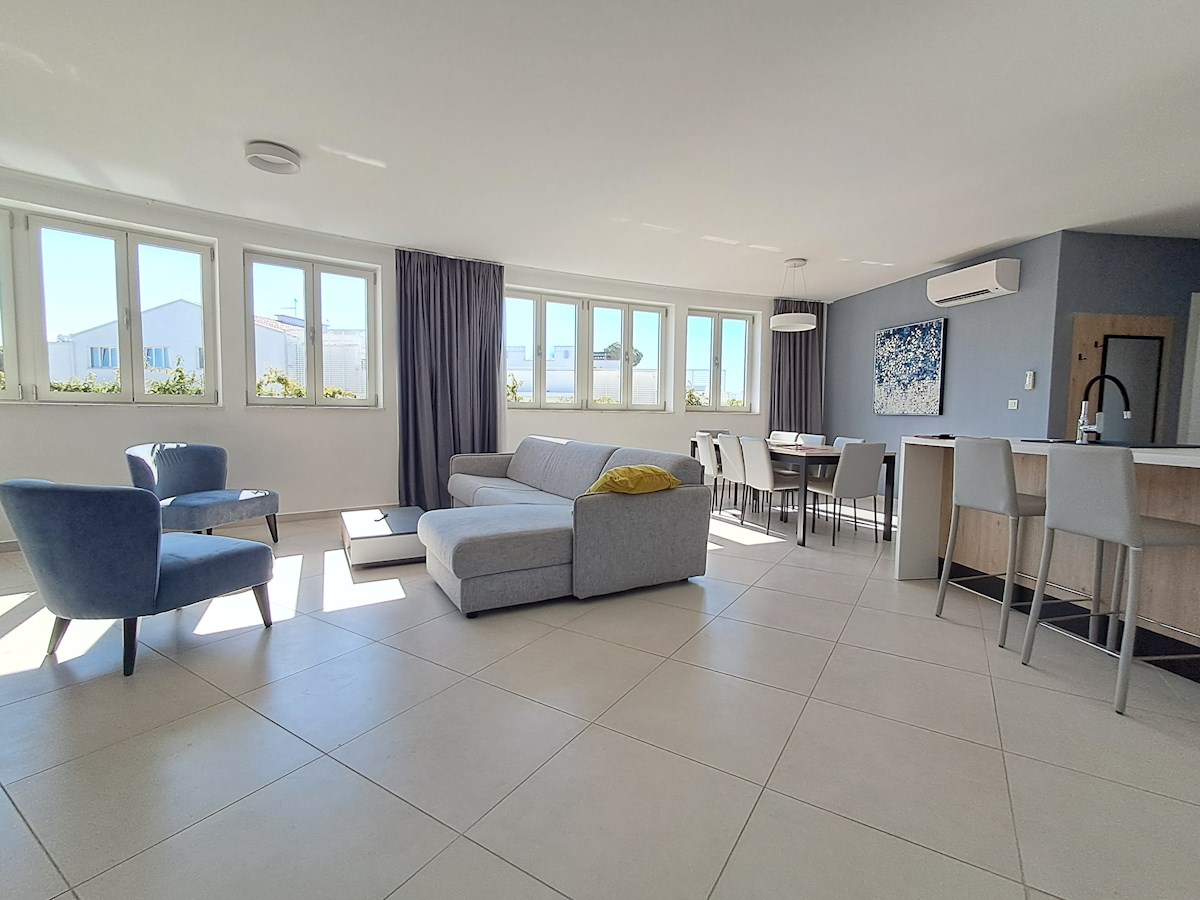 Luksuzne Nepremičnine Istra, prodajam stanovanje prvi red do morja, Umag