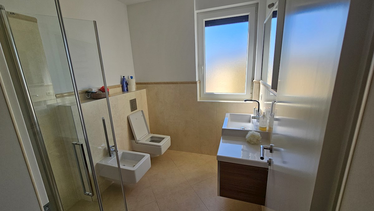 Luksuzne nepremičnine Istra, prodajam stanovanje, Novigrad