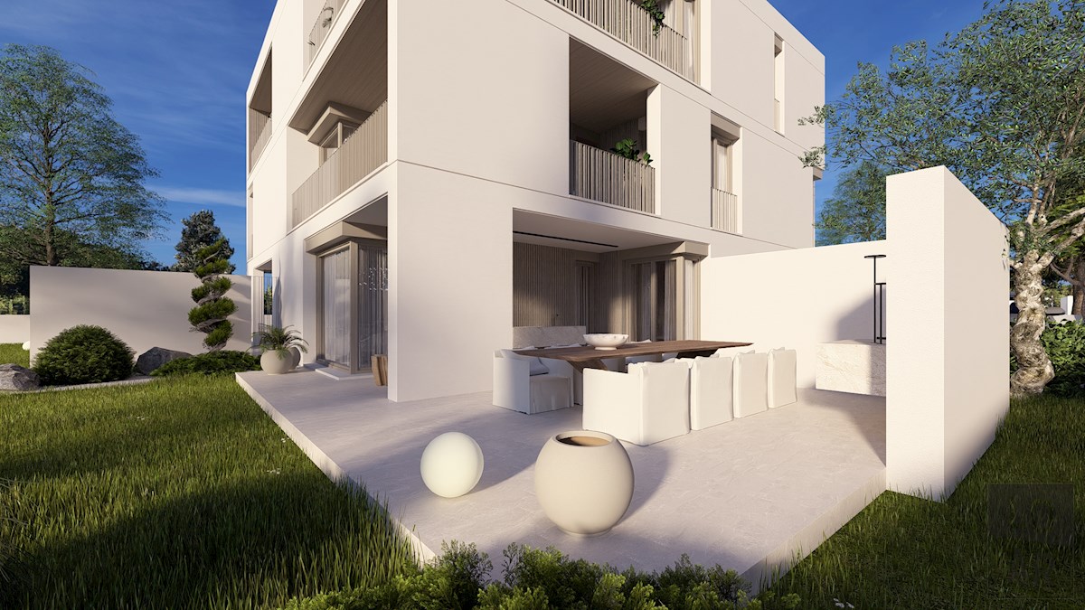 Luksuz z zasebnim vrtom v Novigradu