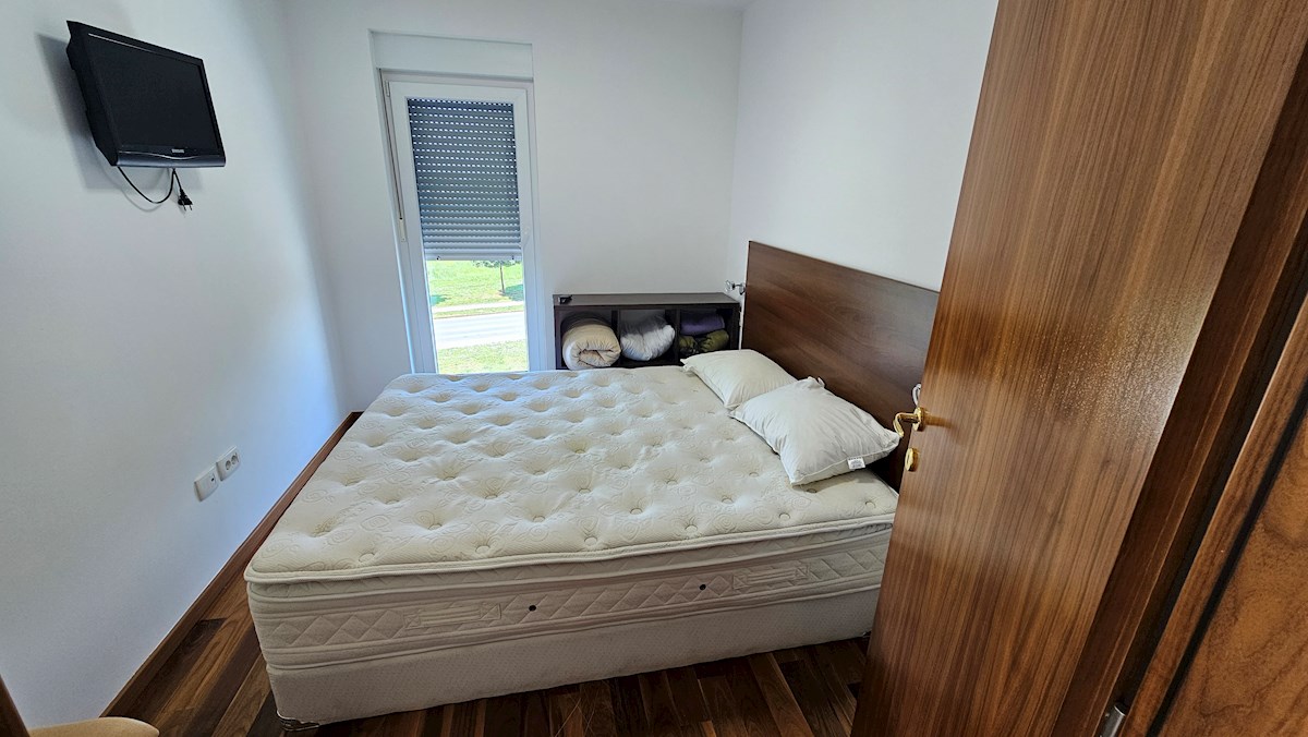 Penthouse s strešno teraso in pogledom na morje