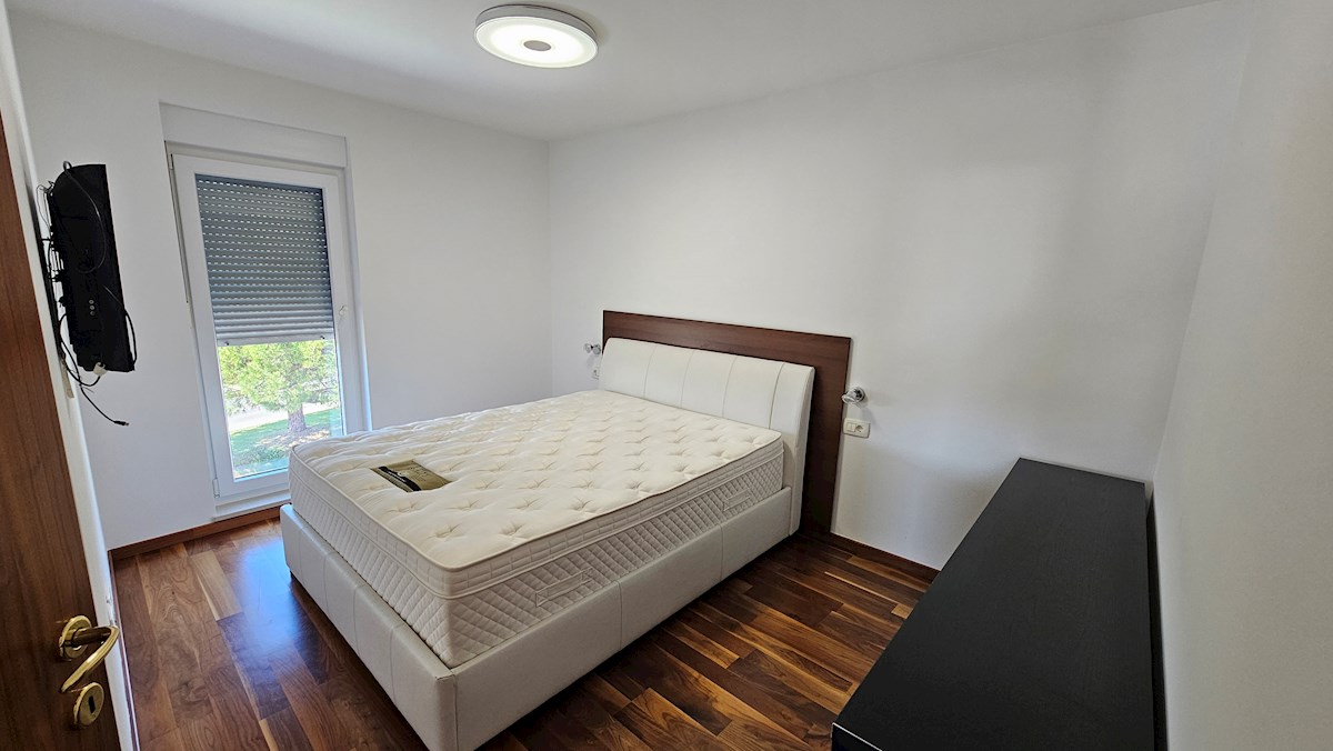 Penthouse s strešno teraso in pogledom na morje