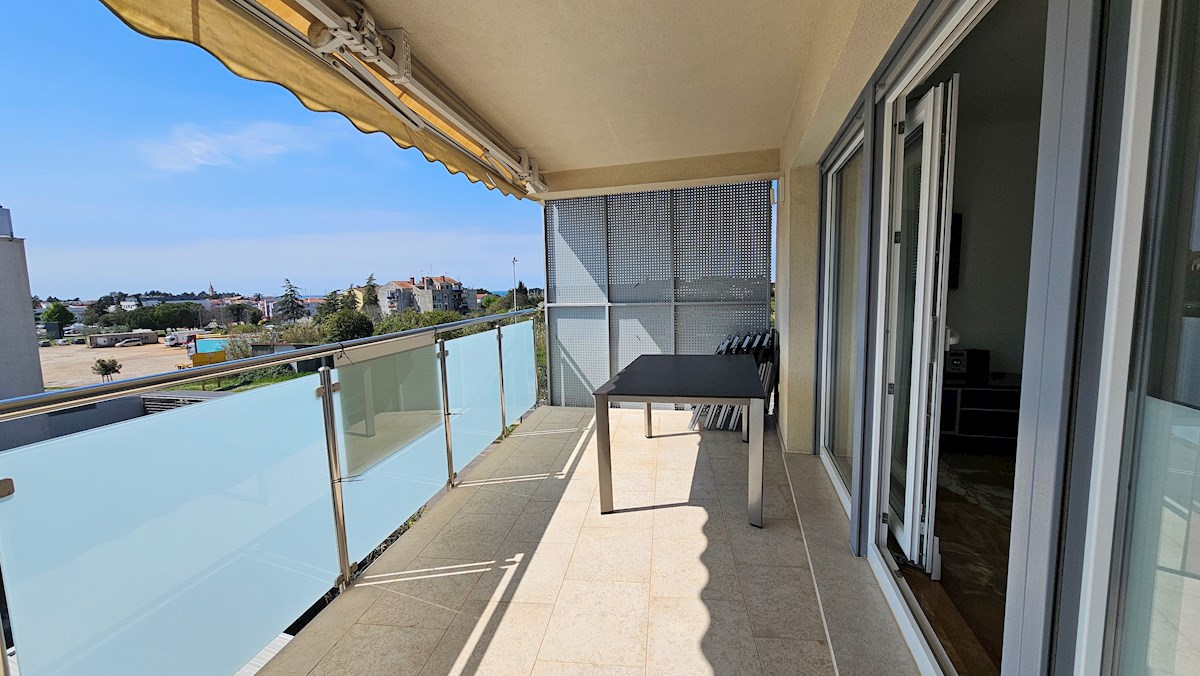 Penthouse s strešno teraso in pogledom na morje