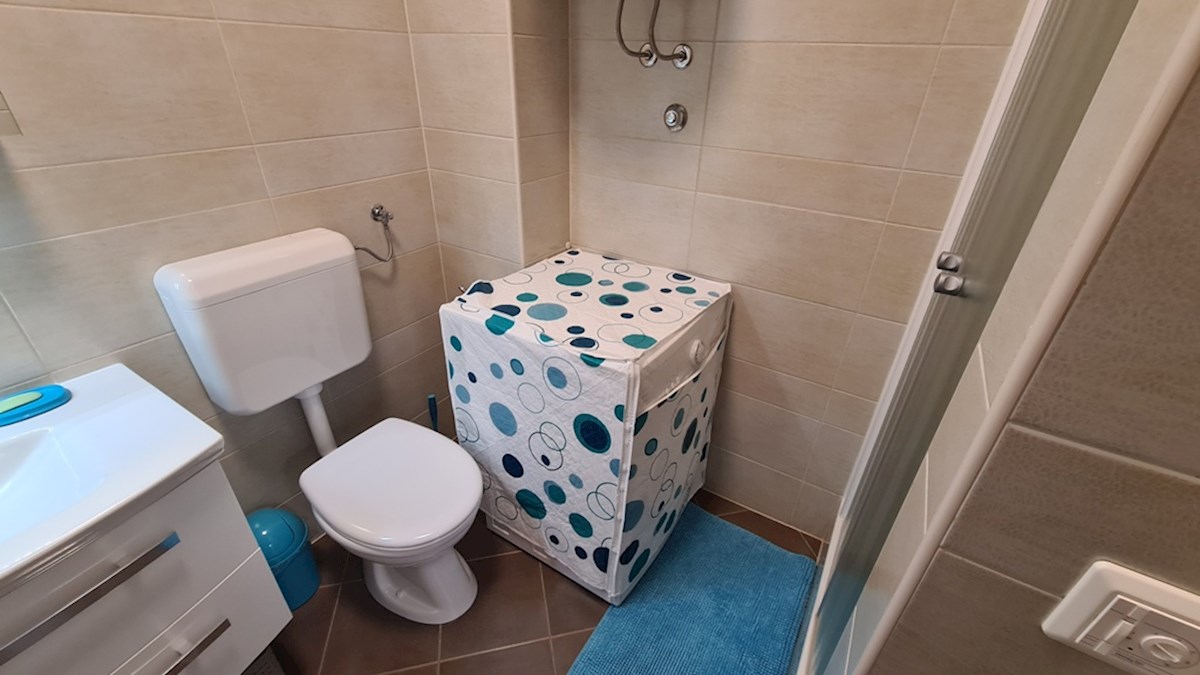 Apartma v bližini morja in plaže v Novigradu z garažo