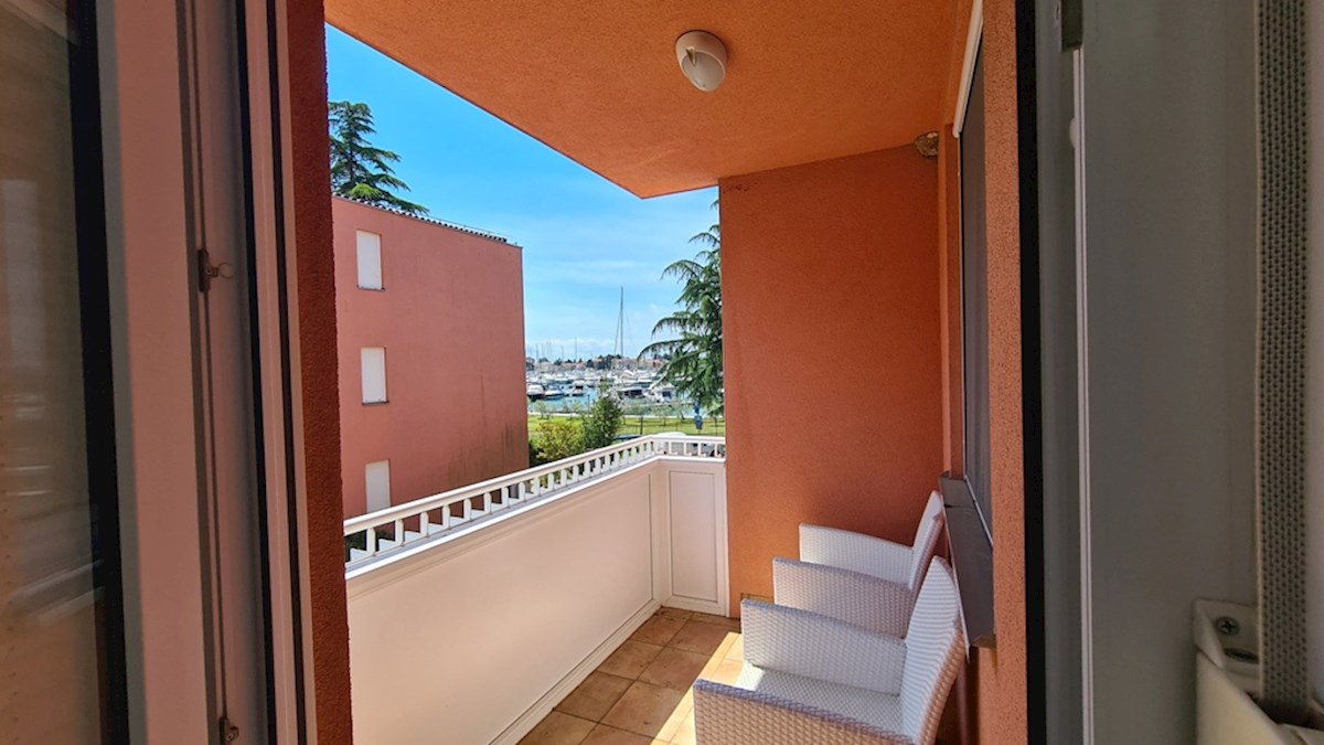 Apartma v bližini morja in plaže v Novigradu z garažo