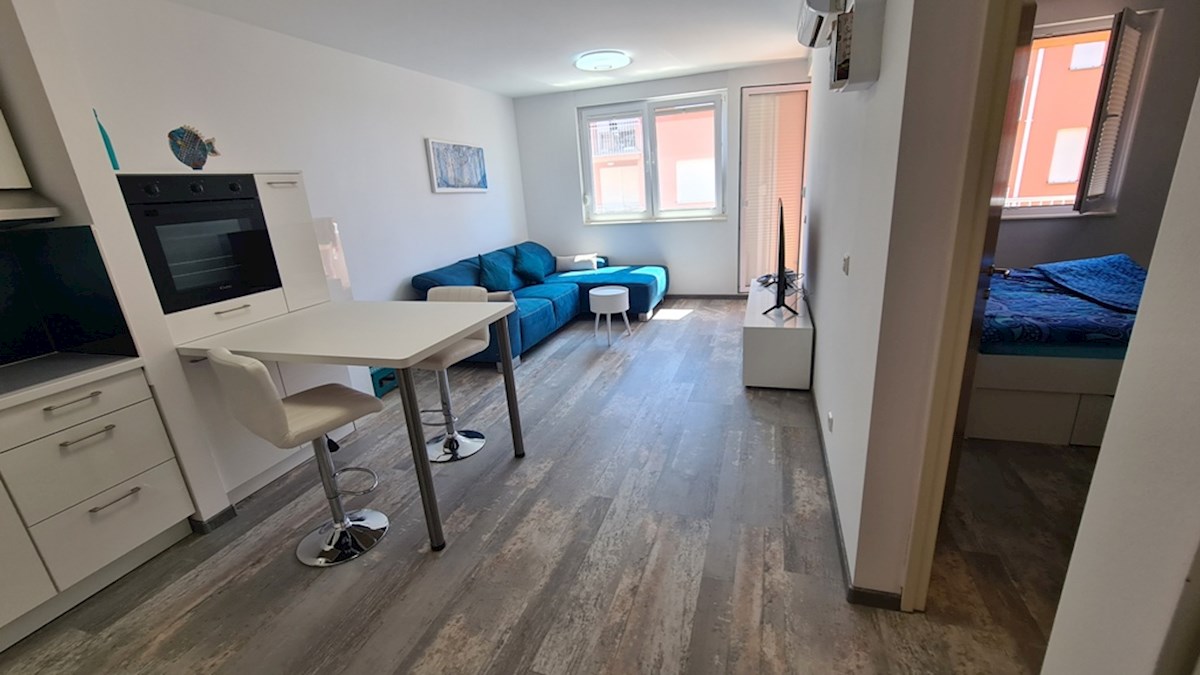 Apartma v bližini morja in plaže v Novigradu z garažo