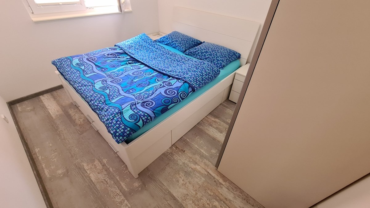 Apartma v bližini morja in plaže v Novigradu z garažo