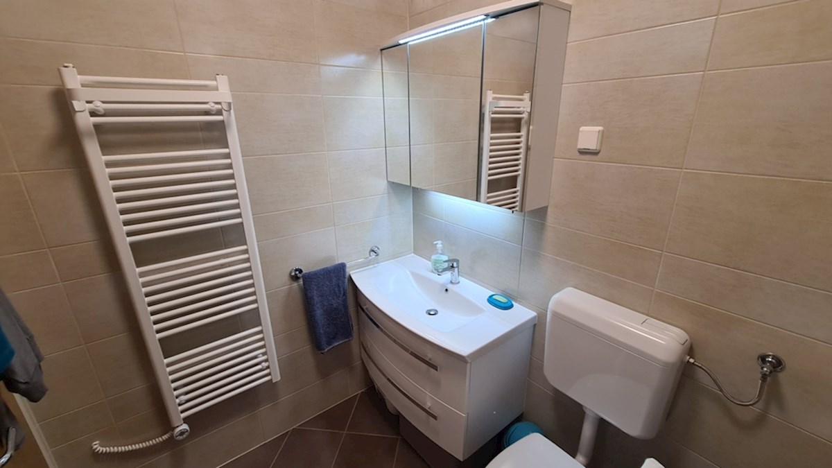 Apartma v bližini morja in plaže v Novigradu z garažo