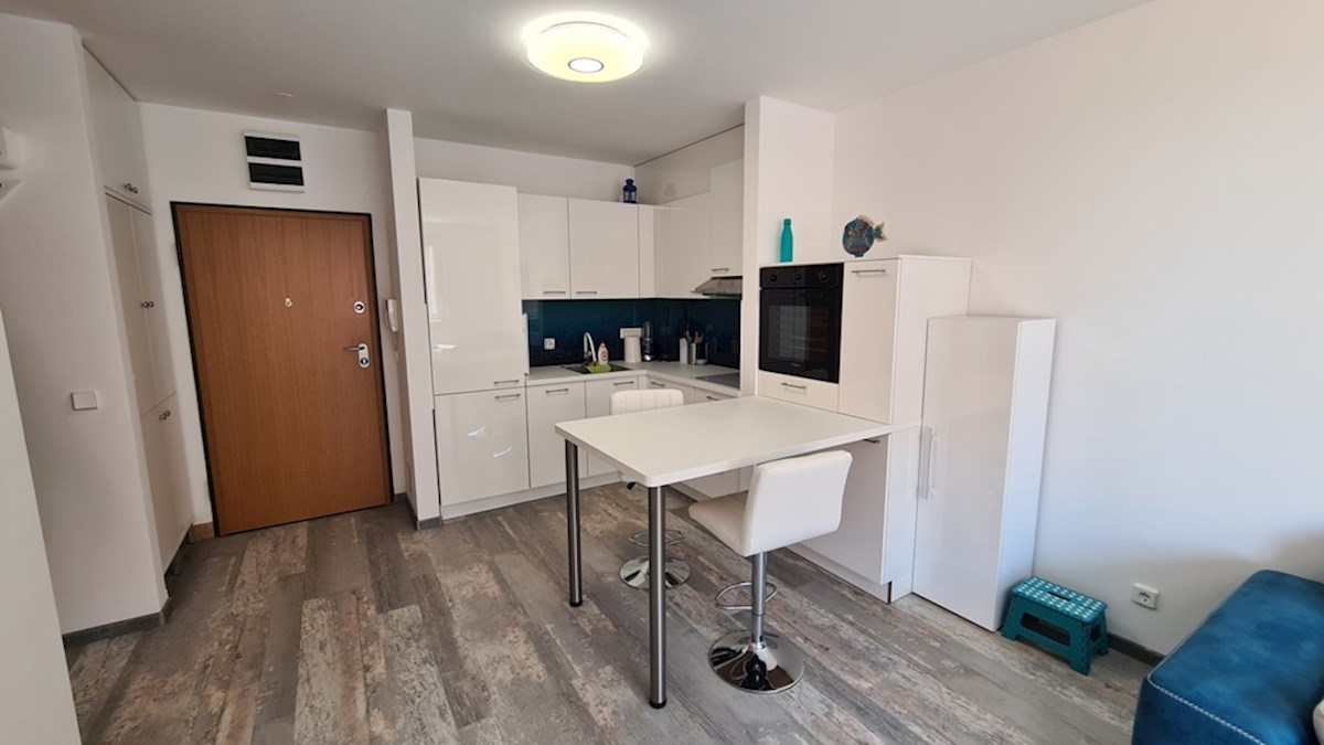 Apartma v bližini morja in plaže v Novigradu z garažo