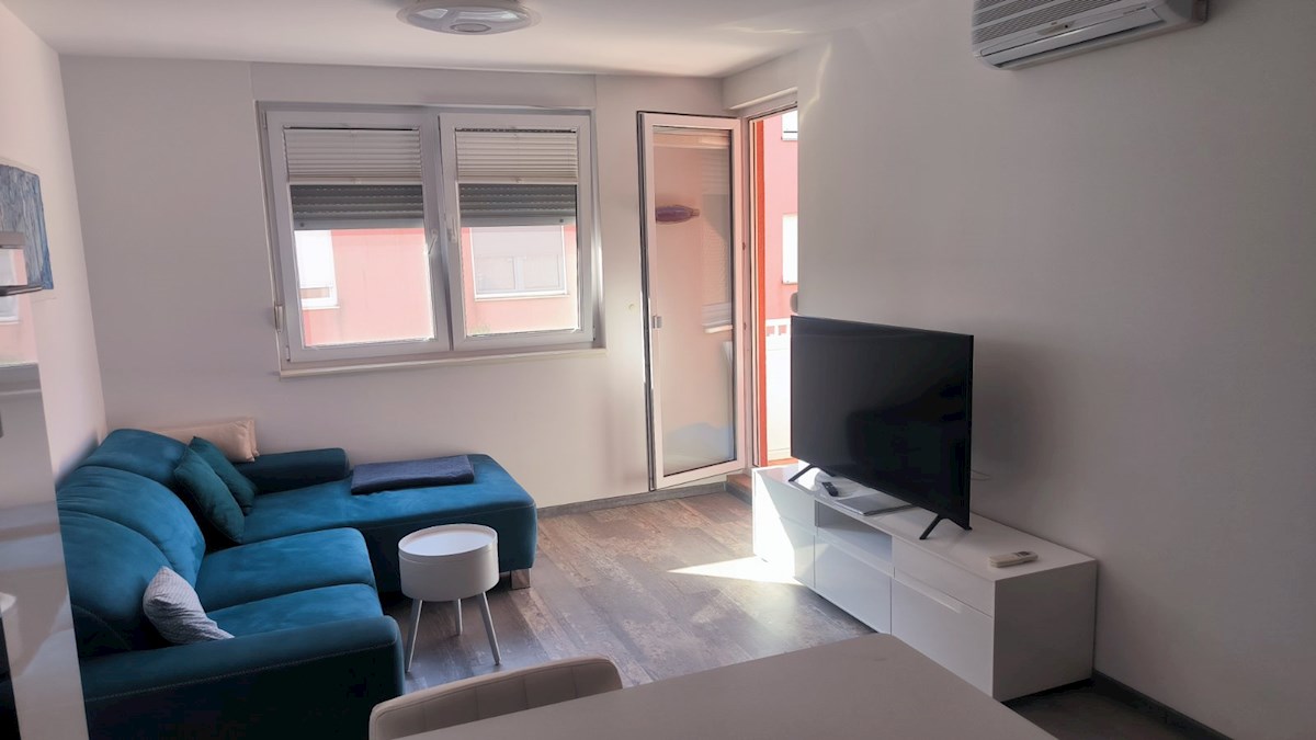 Apartma v bližini morja in plaže v Novigradu z garažo