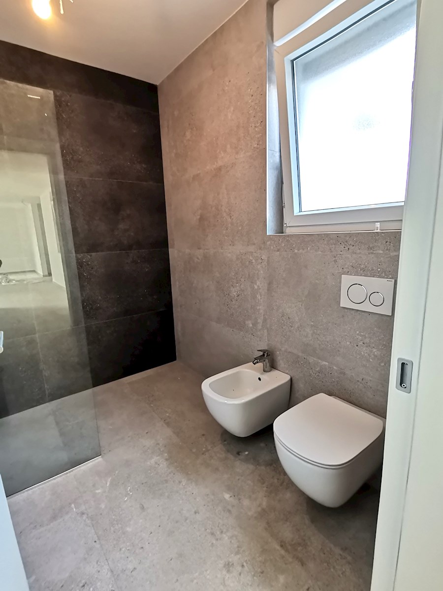 Nepremičnine Istra, prodajam stanovanje s pogledom na morje, Novigrad