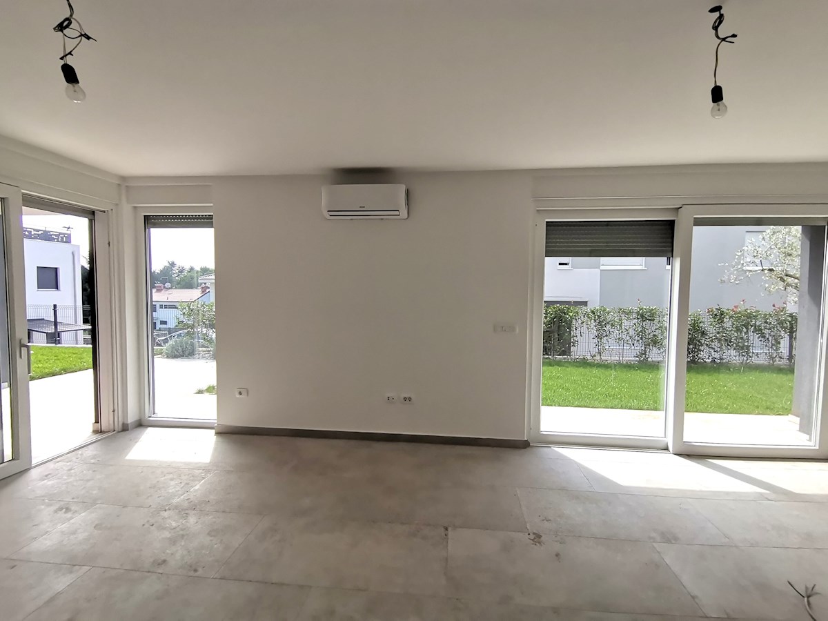 Nepremičnine Istra, prodajam stanovanje s pogledom na morje, Novigrad