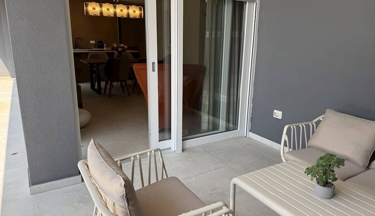 Nepremičnine Istra, prodajam stanovanje s pogledom na morje, Novigrad