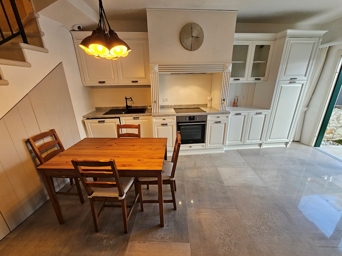 Nepremičnine Istra, prodam kamnitu hišo, Novigrad, Center