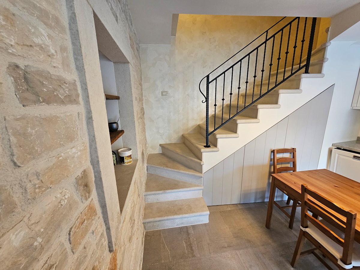 Nepremičnine Istra, prodam kamnitu hišo, Novigrad, Center