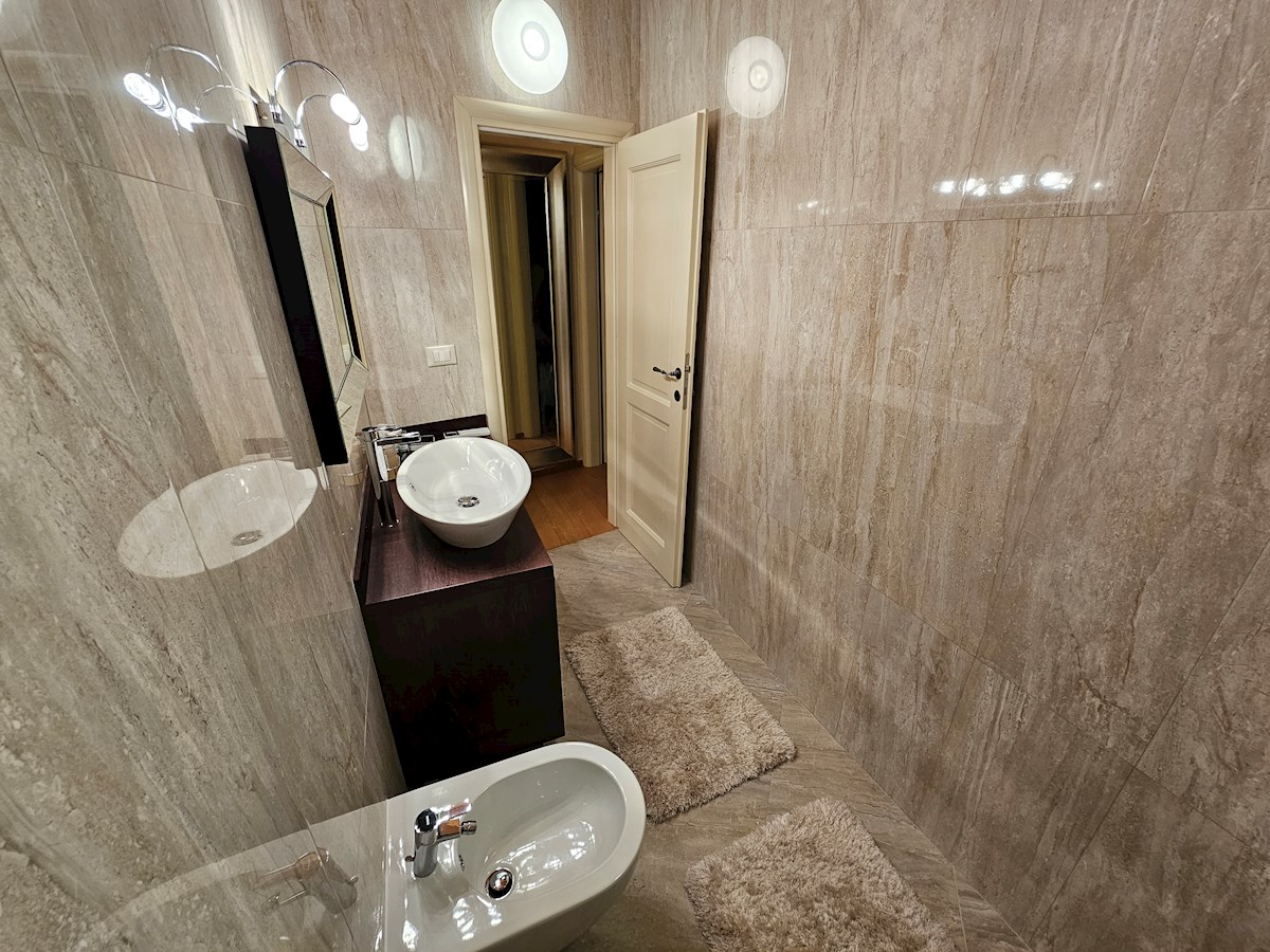 Nepremičnine Istra, prodam kamnitu hišo, Novigrad, Center