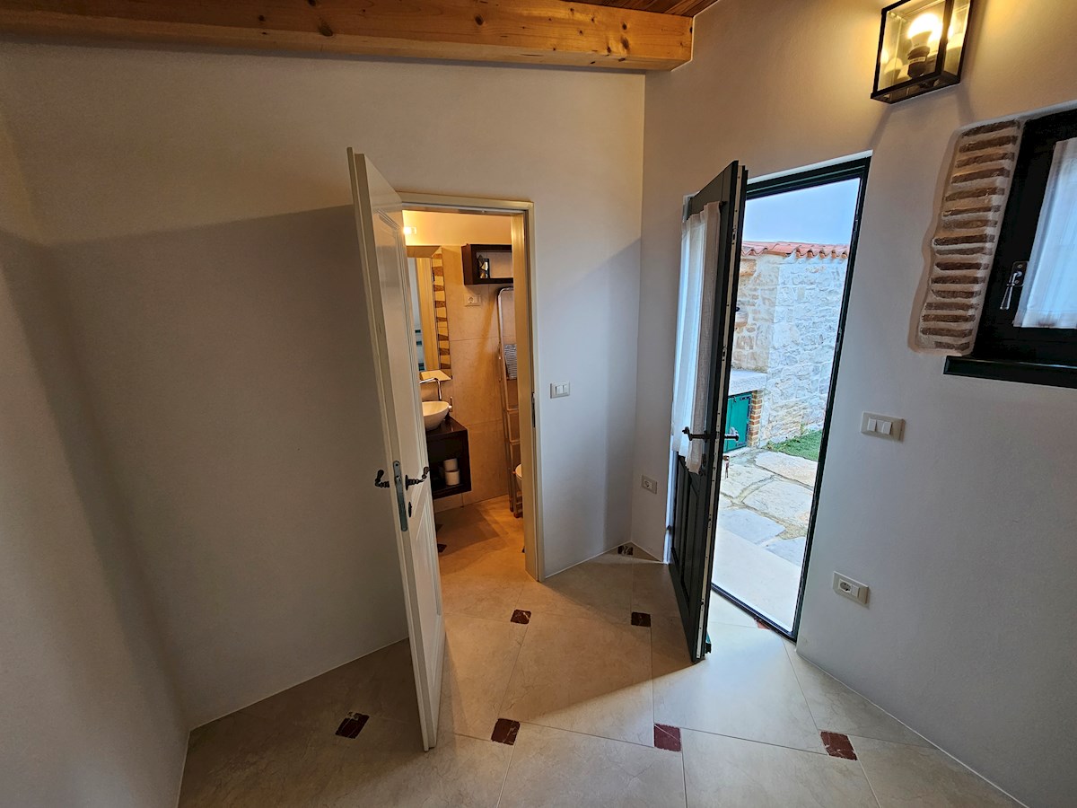 Nepremičnine Istra, prodam kamnitu hišo, Novigrad, Center