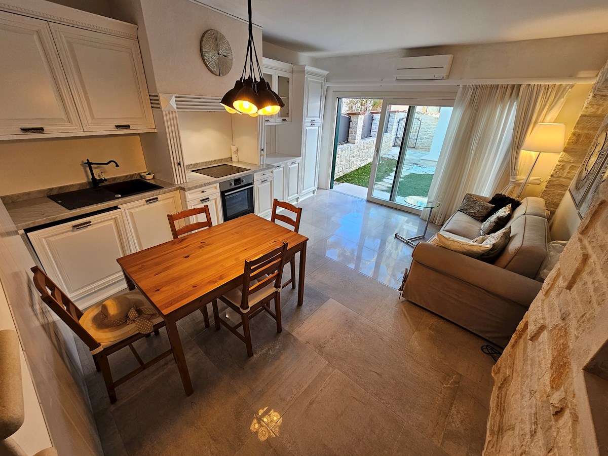 Nepremičnine Istra, prodam kamnitu hišo, Novigrad, Center