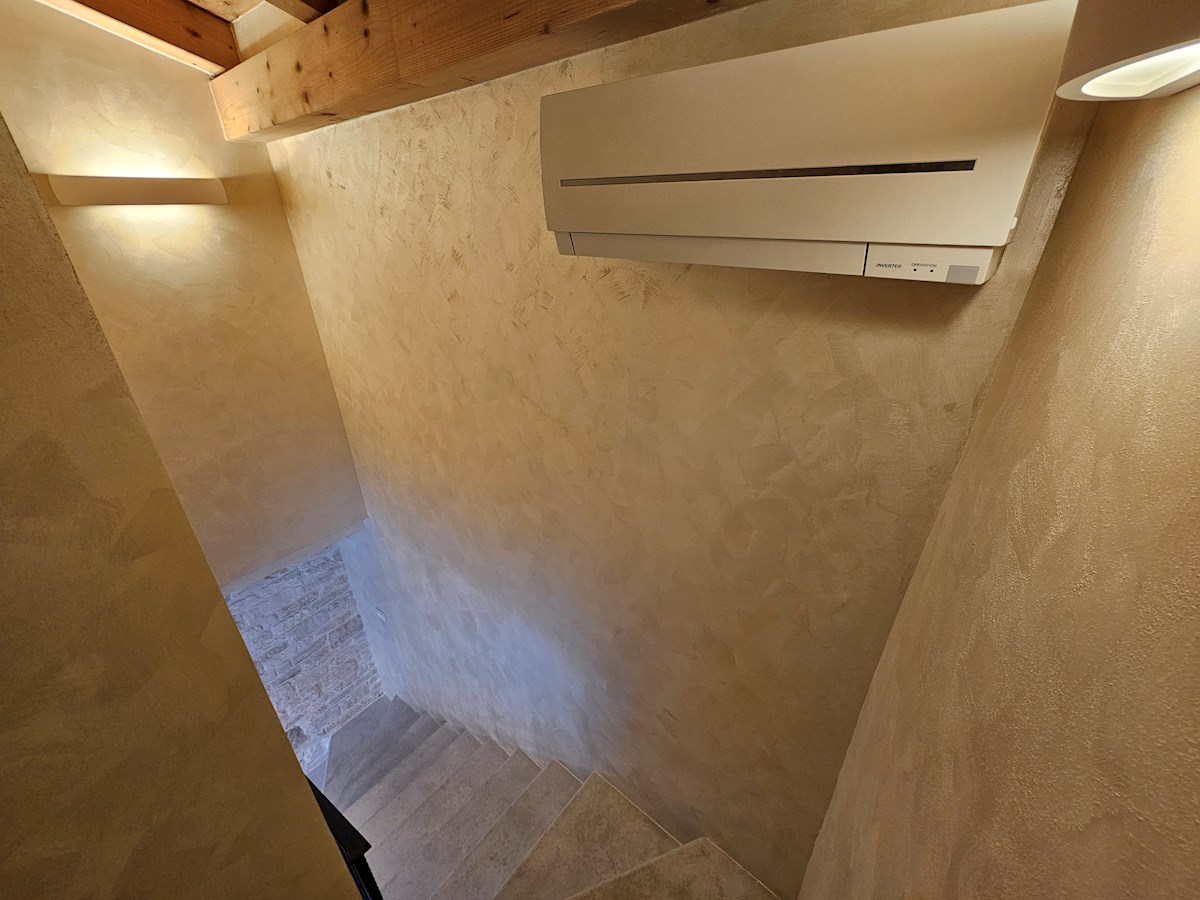 Nepremičnine Istra, prodam kamnitu hišo, Novigrad, Center