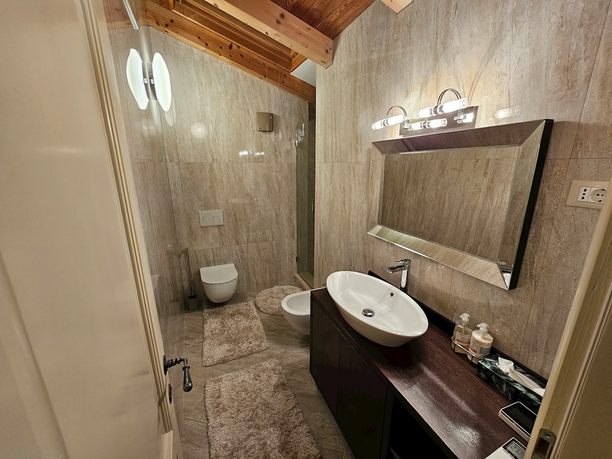 Nepremičnine Istra, prodam kamnitu hišo, Novigrad, Center