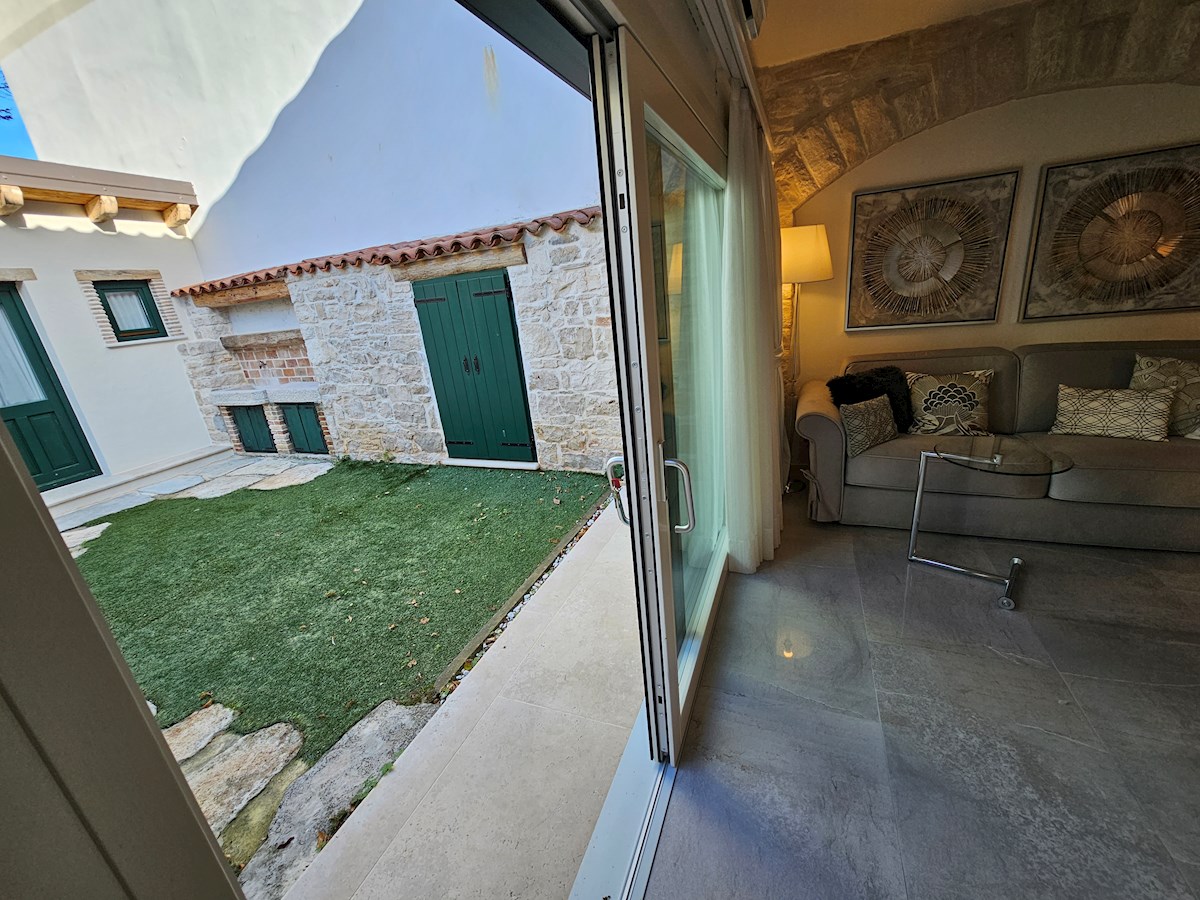 Nepremičnine Istra, prodam kamnitu hišo, Novigrad, Center