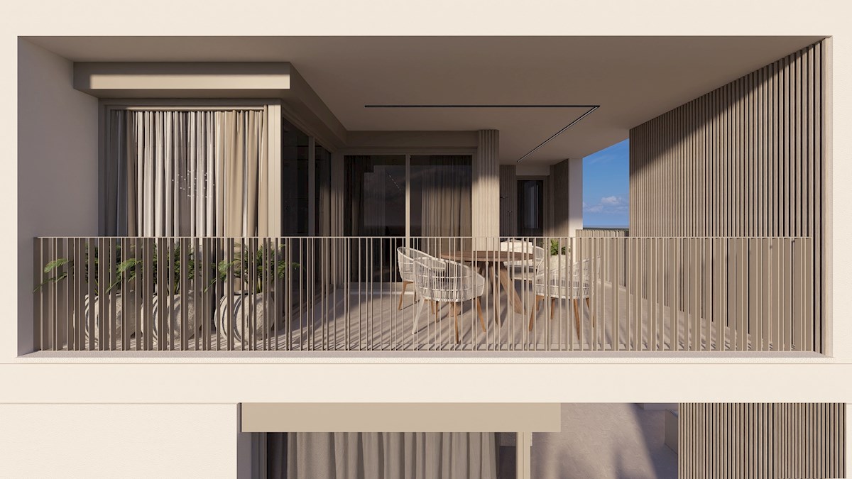 Panoramski pogled na morje z vrha