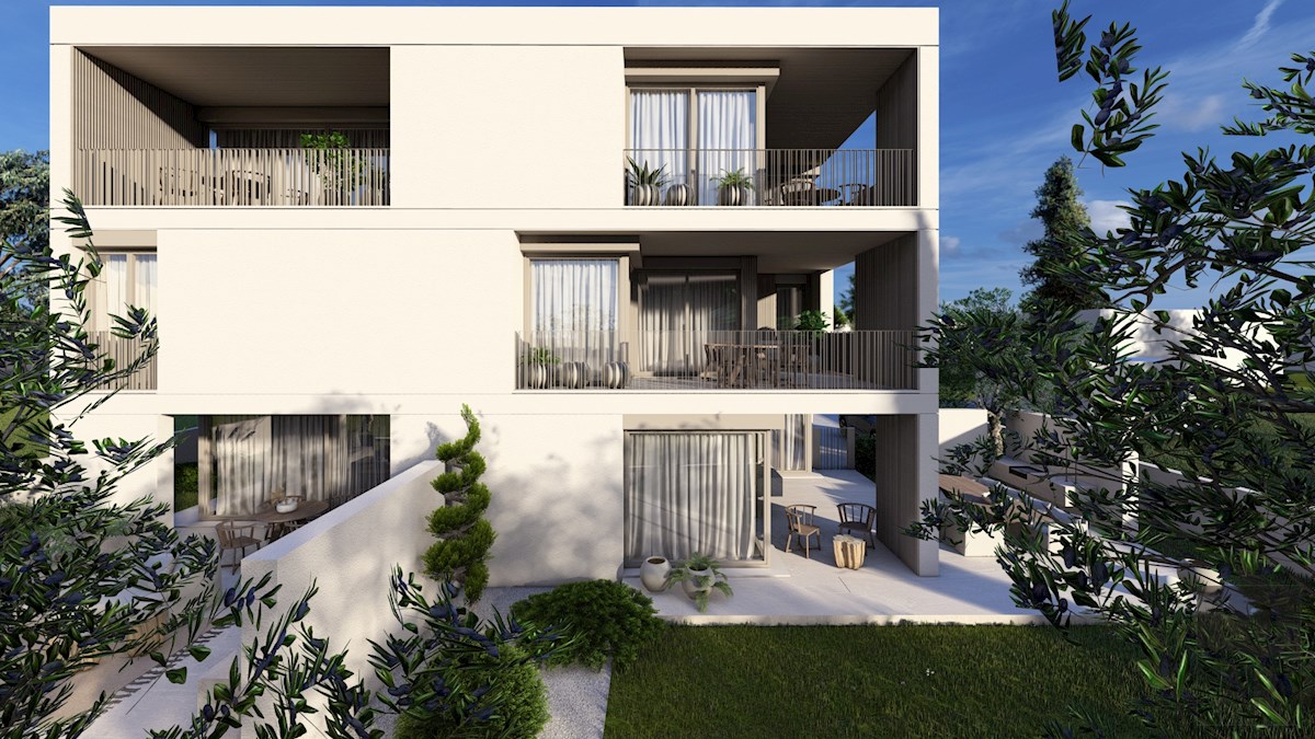 Panoramski pogled na morje z vrha