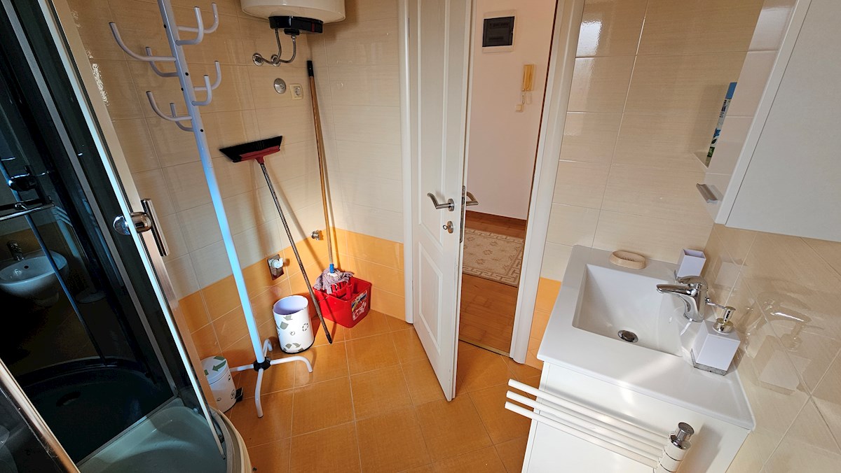 Nepremičnine Istra, prodajam stanovanje s pogledom na morje, Novigrad