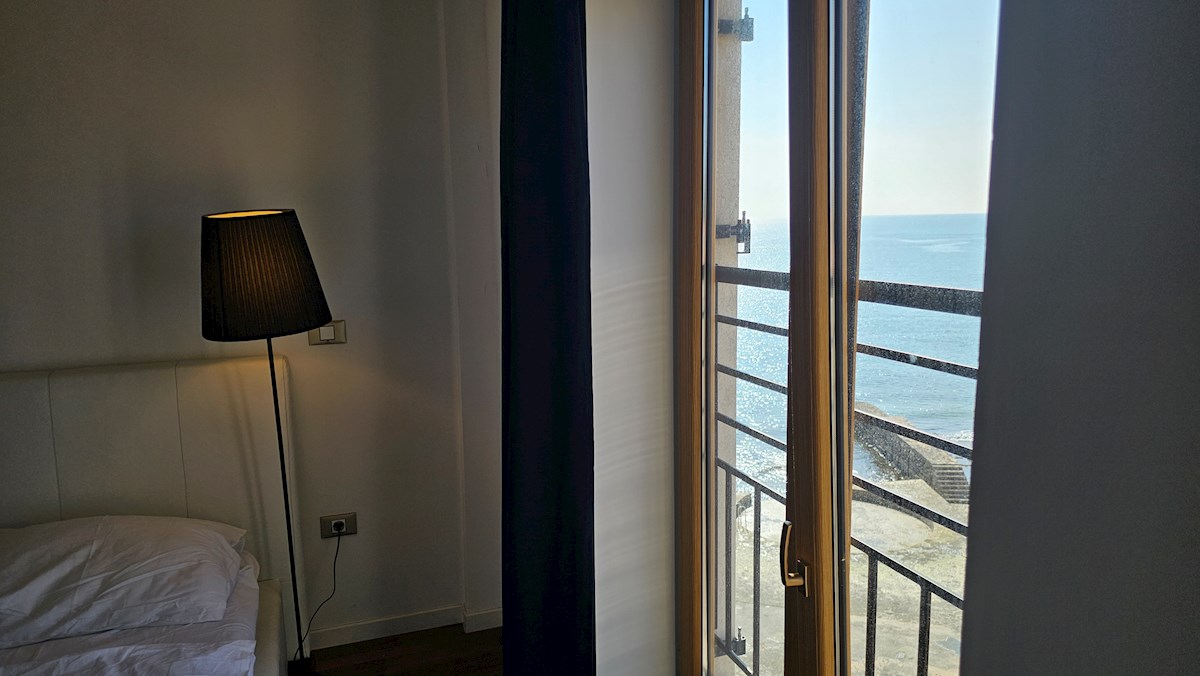 Prva vrsta ob morju – center Novigrada