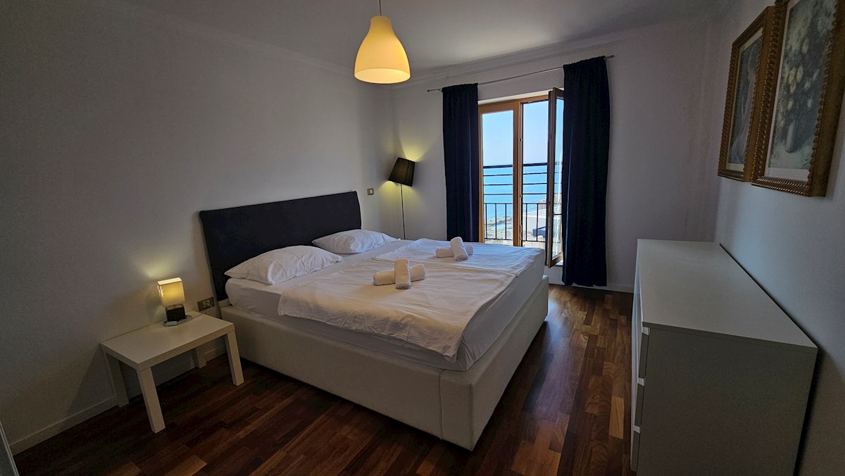 Prva vrsta ob morju – center Novigrada