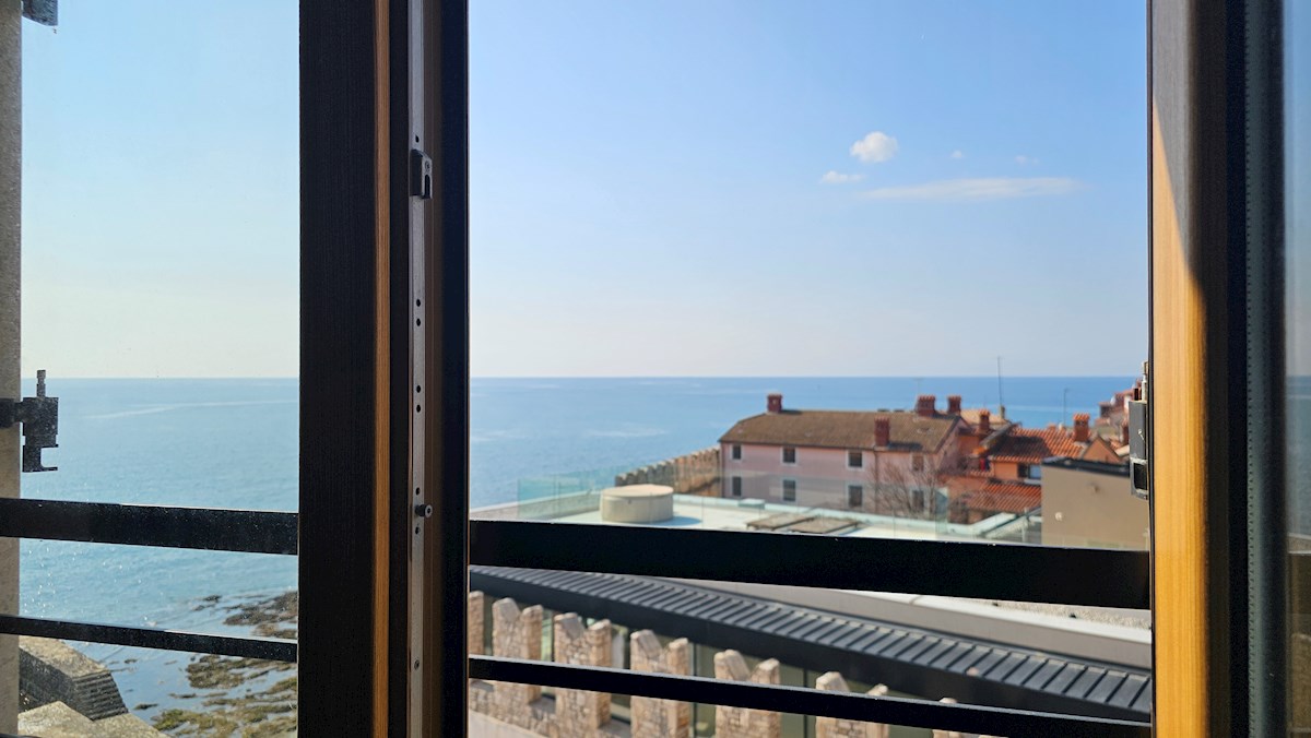 Prva vrsta ob morju – center Novigrada