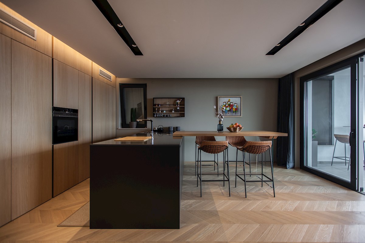 Sodoben penthouse s pogledom na morje