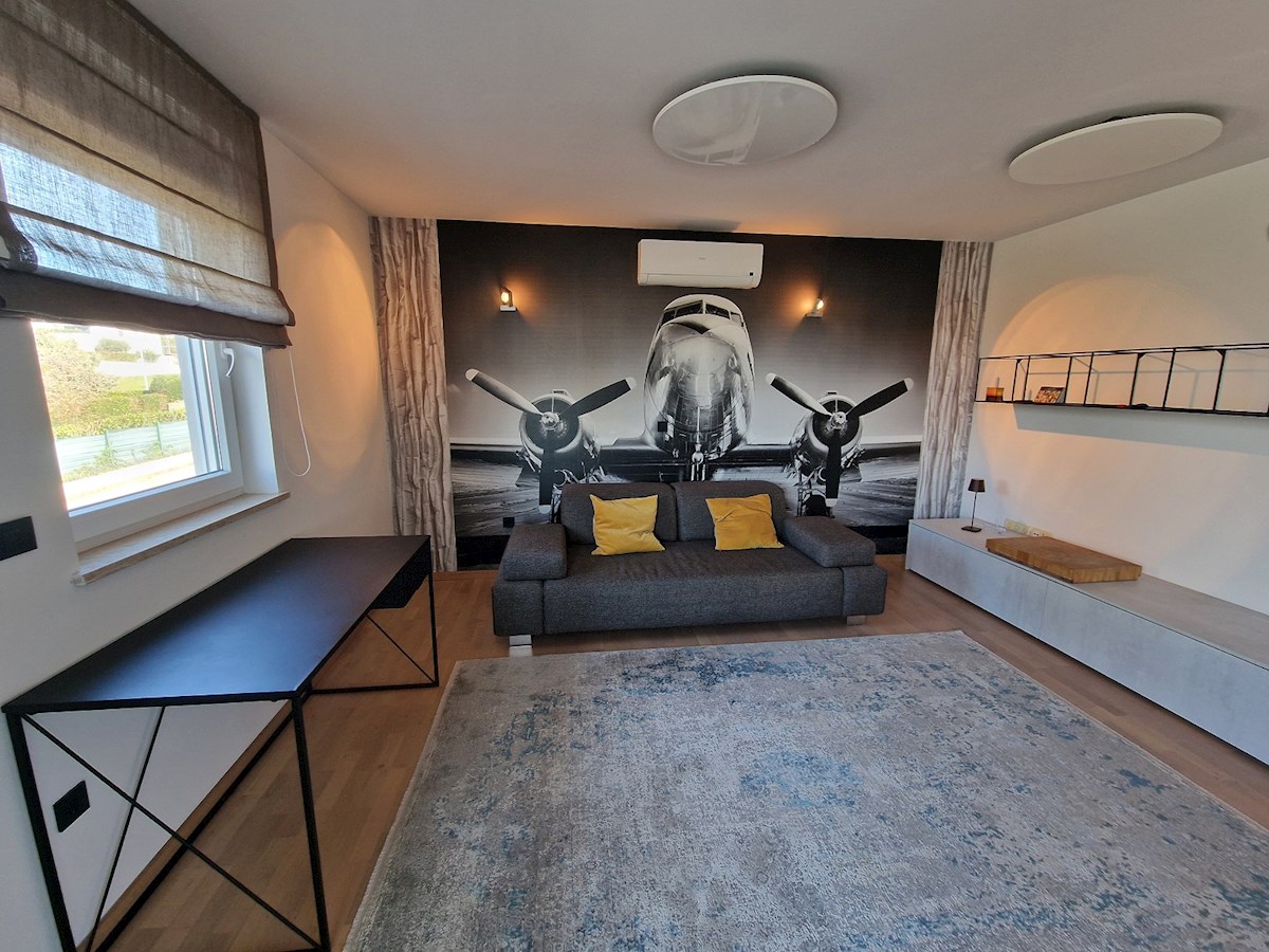 Nepremičnine Istra, prodajam stanovanje s strešno teraso, Novigrad